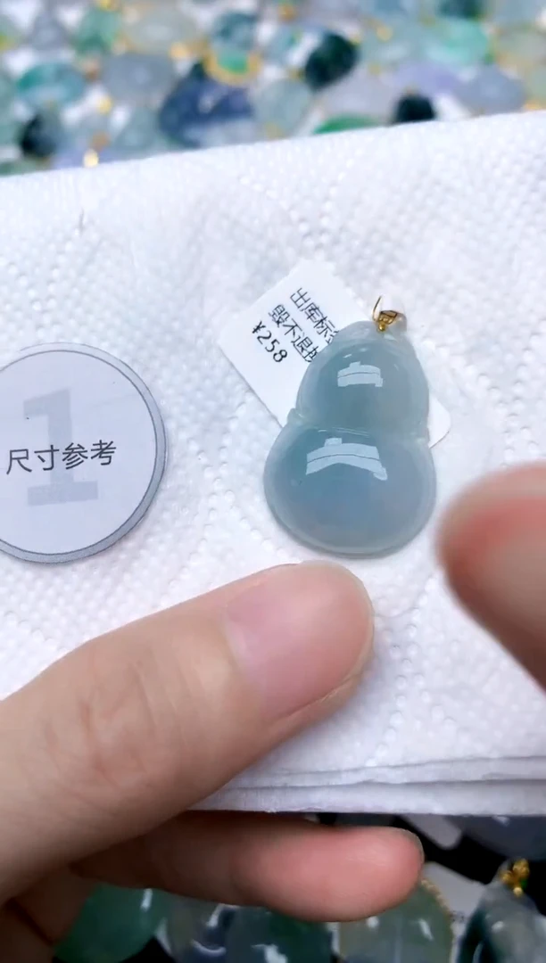 颈饰18K金镶嵌翡翠天然A货翡翠