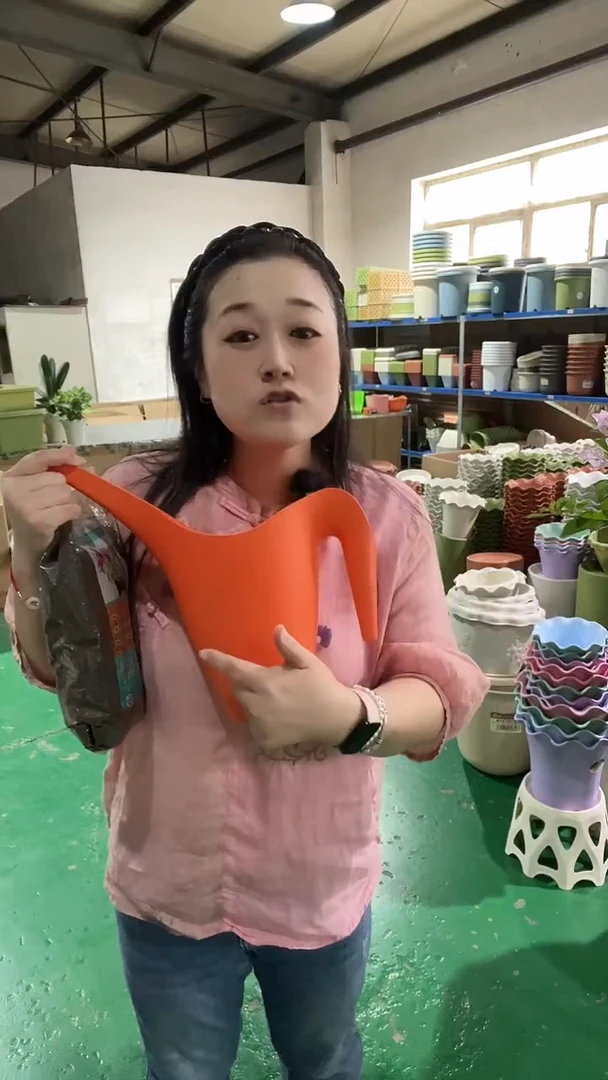微瑕1个尖嘴水壶1.6l，发桔色+1袋2l多肉土