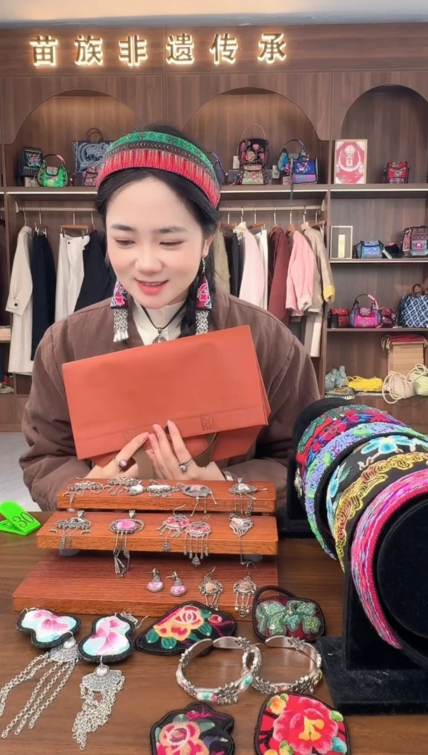 刺绣扶光苗绣传承L76