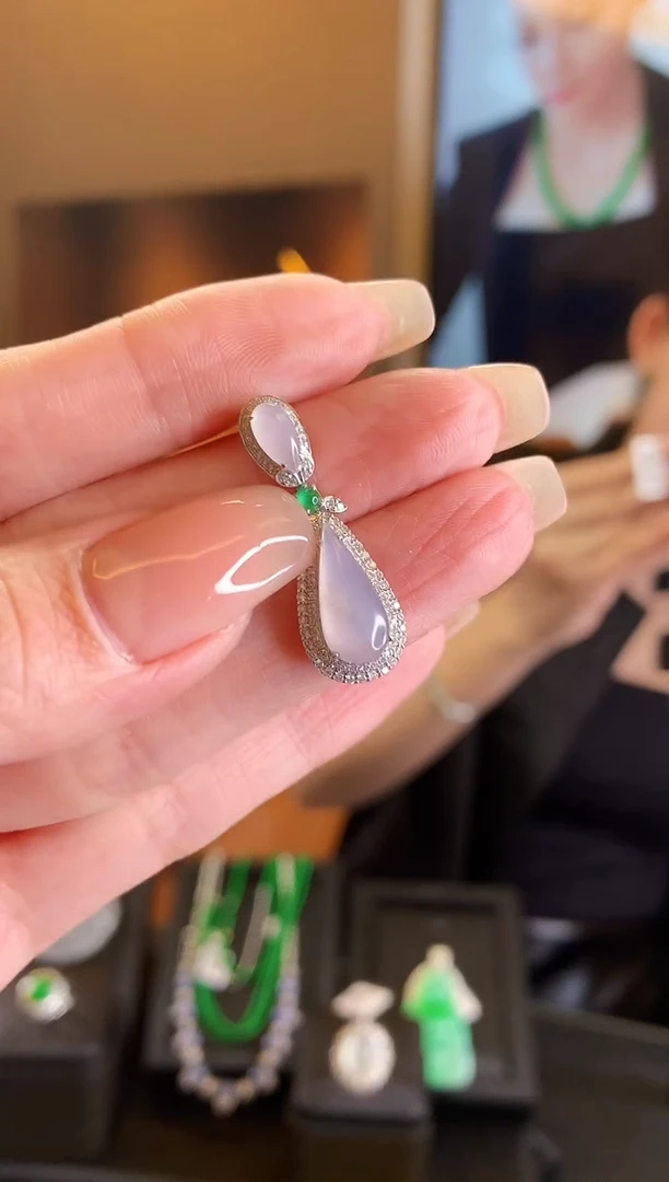 【闪购商品】翡翠吊坠(不含链)18K金镶嵌吊坠