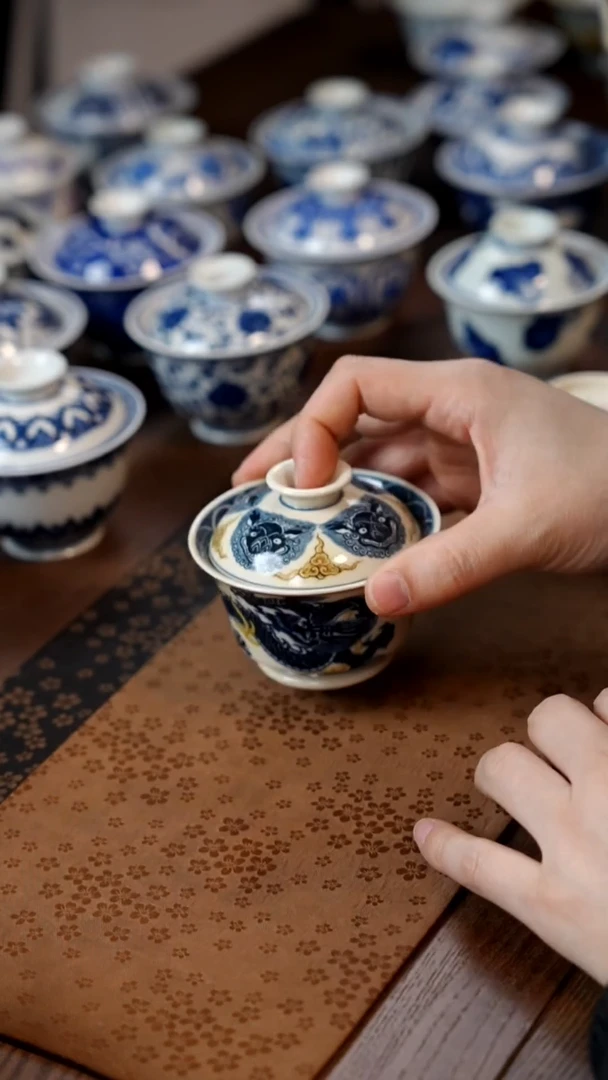 釉里金龙盖碗1111111