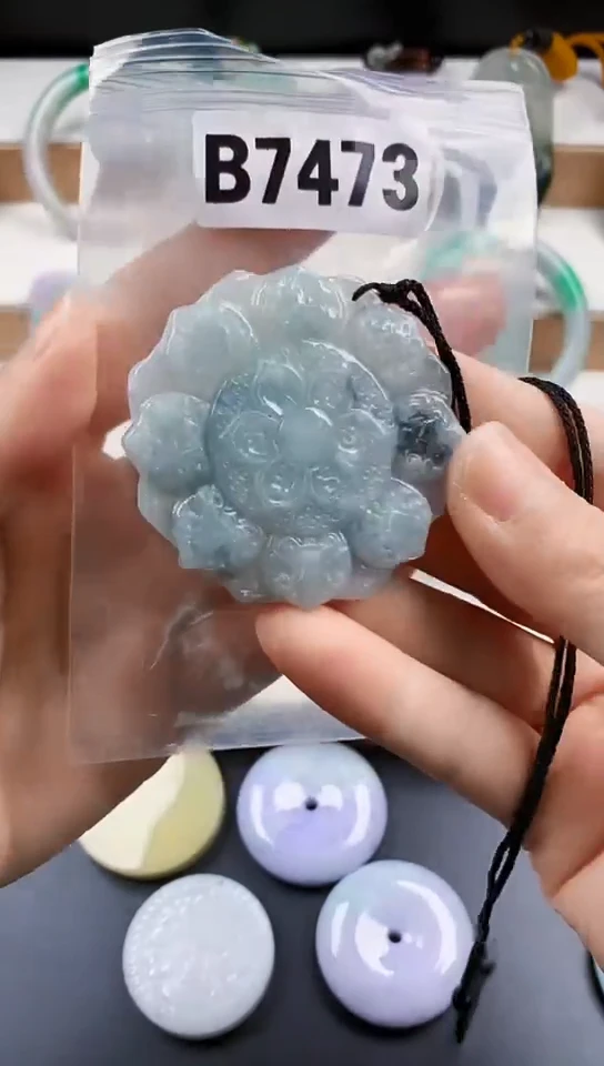 颈饰未镶嵌翡翠天然翡翠吊坠挂饰