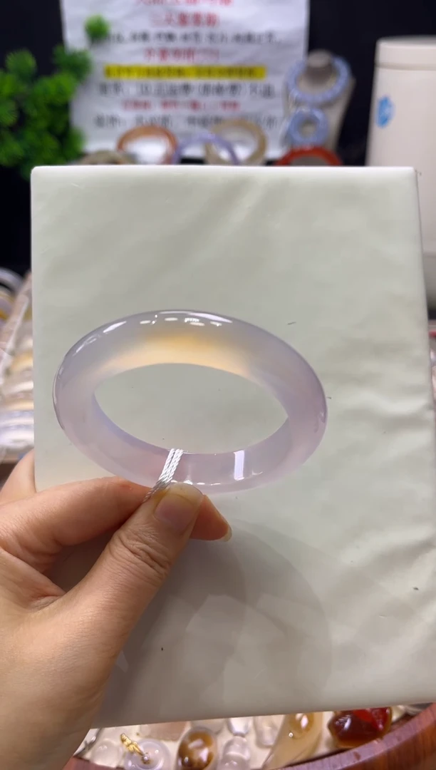 玛瑙/玉髓手镯未镶嵌不同角度不同光线色不同