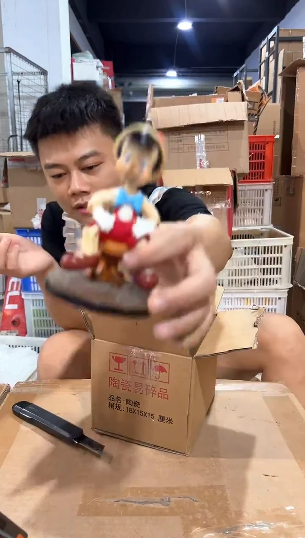 瓷片匹诺曹摇头摆件
