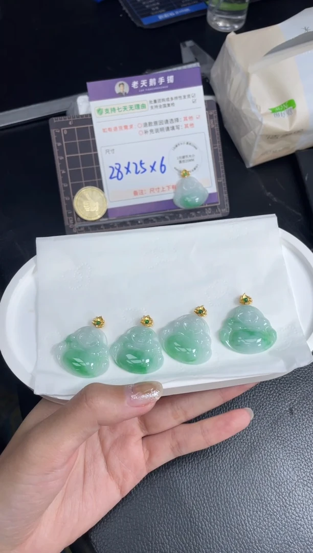 18K金镶嵌挂件翡翠顾*.冰绿佛公FL20配绳/多样性发其一ZBCP