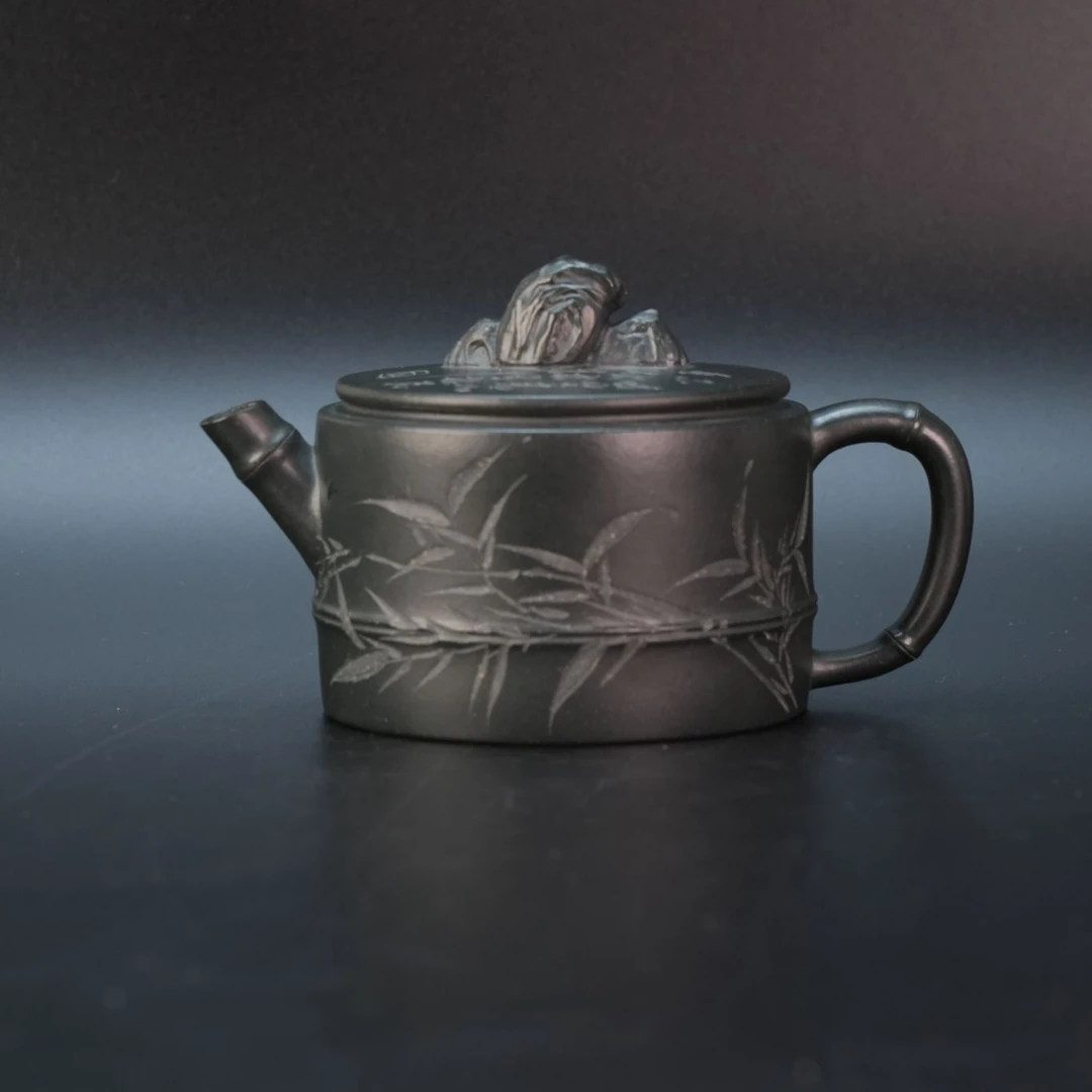 lot21820 1576 周尚娇 紫砂九龄君子兰《太湖石汉瓦》壶 140cc