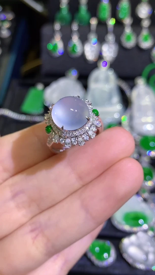 【闪购商品】翡翠戒指18K金镶嵌玻璃种蛋面