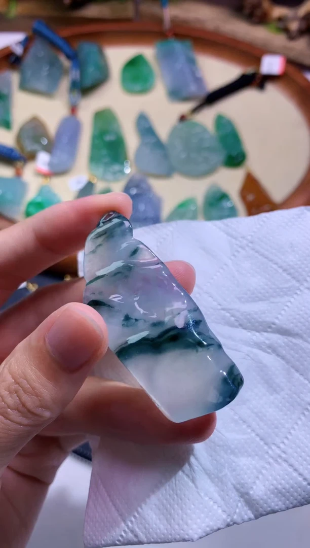 颈饰未镶嵌翡翠