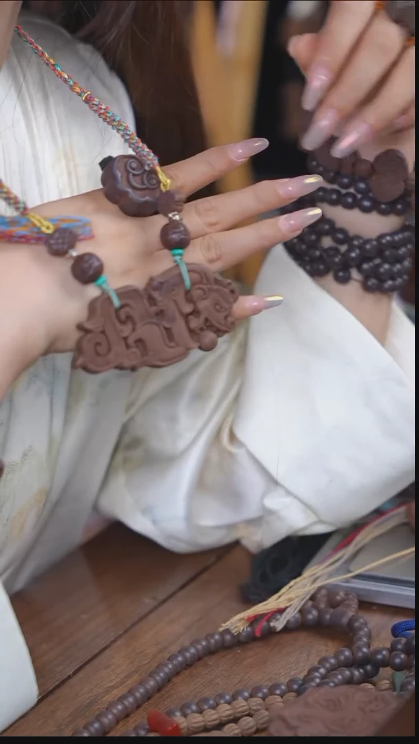 泥塑念慈战国龙脖挂设计款（有配珠款）