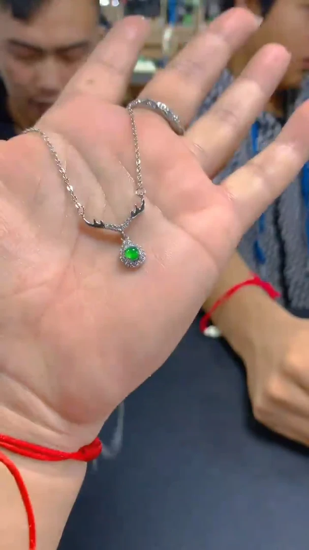 【闪购商品】翡翠吊坠(赠链)未镶嵌0296413672多样性发其一