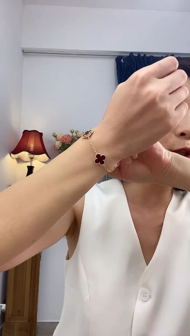 18K金镶嵌手链玛瑙/玉髓手链