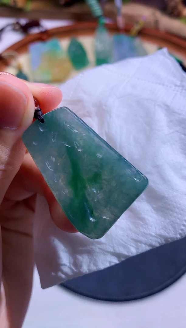 颈饰未镶嵌翡翠