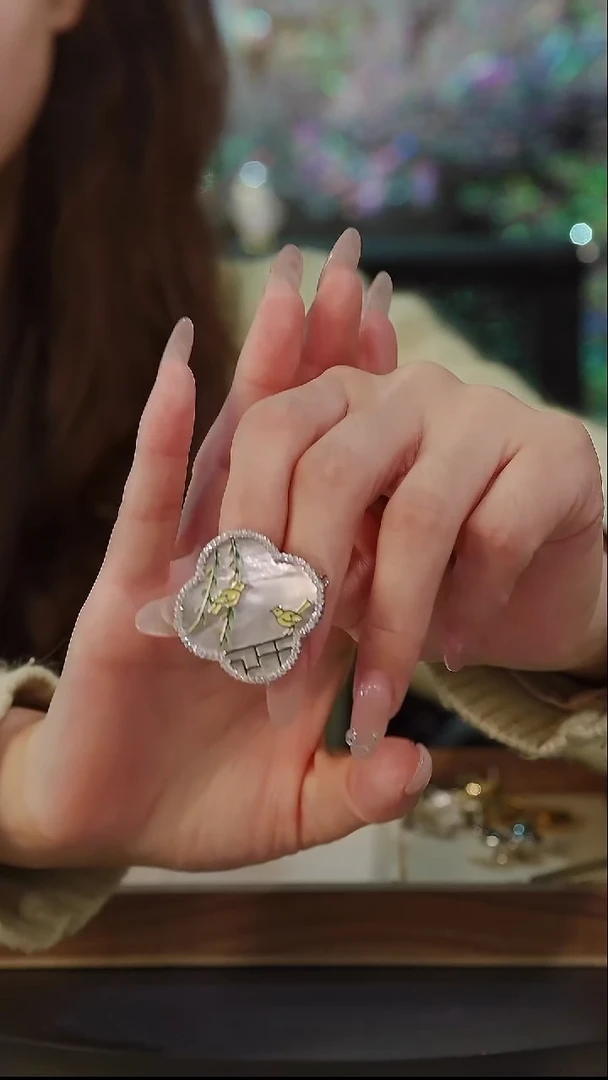 胸针·弘贝雅螺钿漆器文化馆