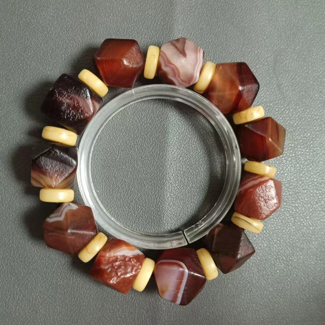 DZ7875 清代 老型风化纹 多棱 缠丝玛瑙 手串