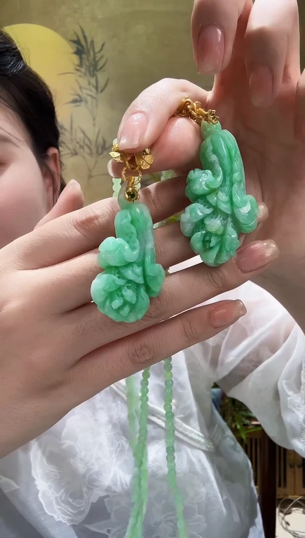 颈饰未镶嵌翡翠多样发其一个
