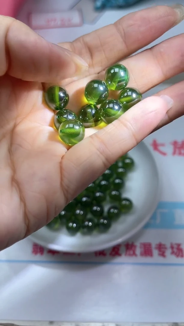 散珠未镶嵌红宝石D29绿宝石10mm1颗20元