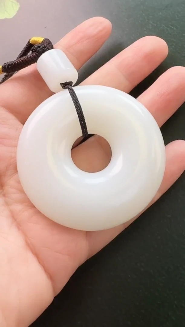 和田玉未镶嵌颈饰吊坠