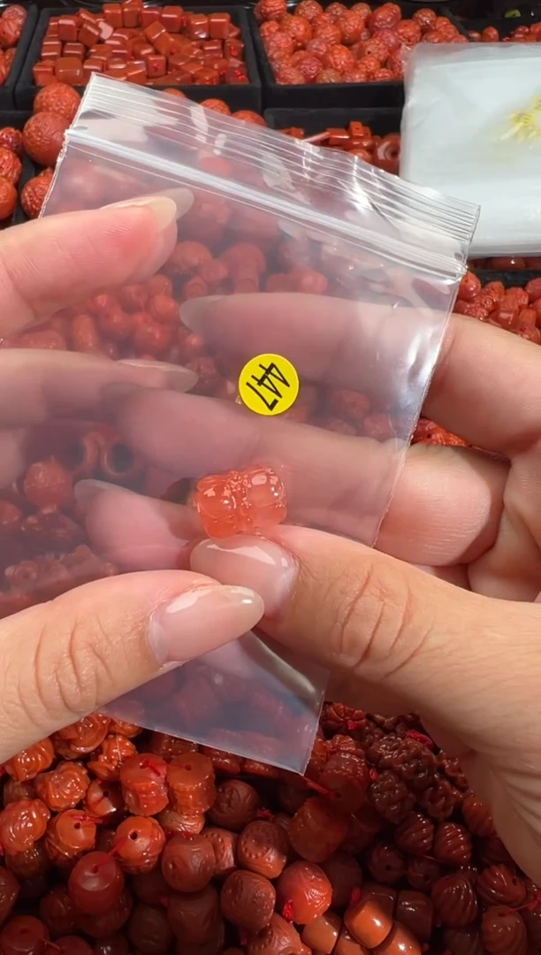 南红玛瑙未镶嵌颈饰1