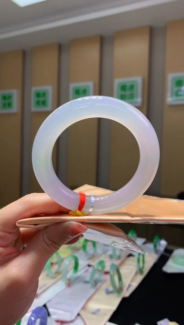 未镶嵌手镯翡翠-C33  圈口56.7 全款36万 定金2万