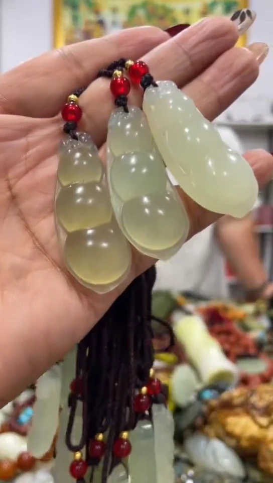 未镶嵌岫玉吊坠多样性发货发其中一件