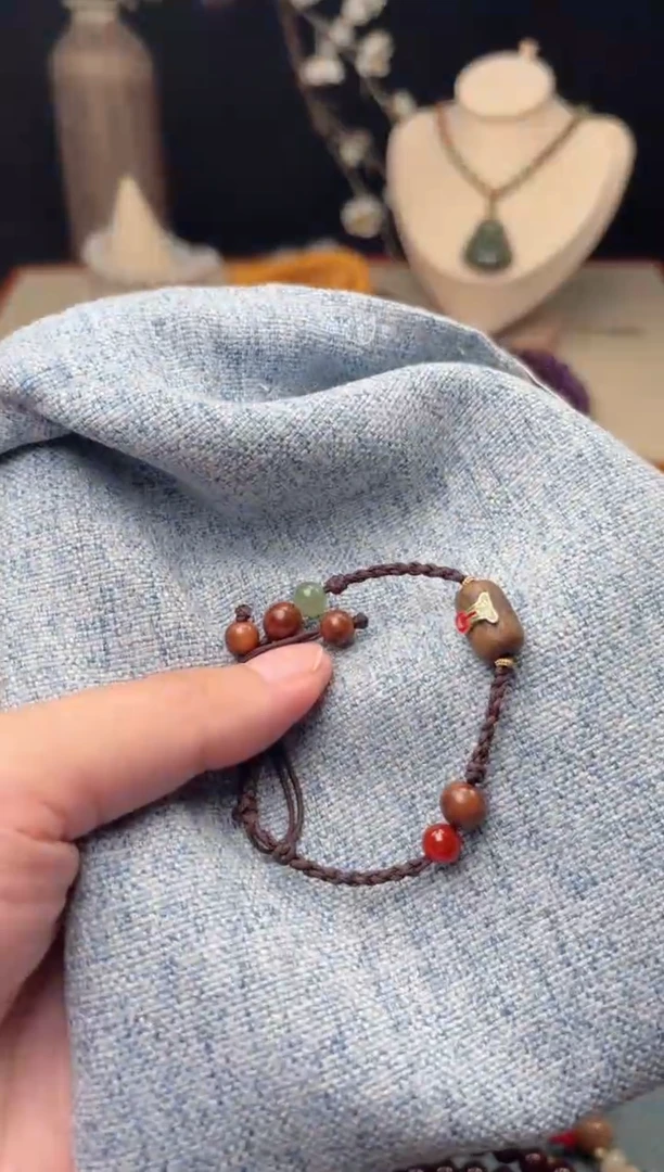 手串白玉菩提编绳