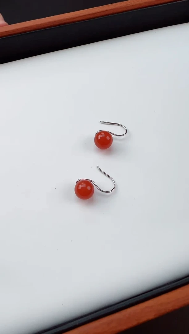 【闪购商品】南红玛瑙耳钩银S925镶嵌高跟鞋款8+一对