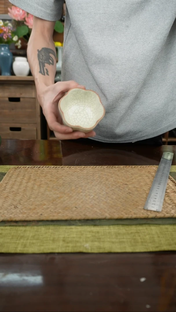 陶瓷一件包邮乳黄色六瓣花主人杯