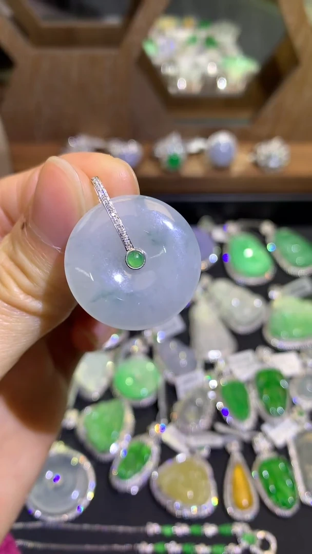 【闪购商品】翡翠吊坠(不含链)18K金镶嵌吊坠