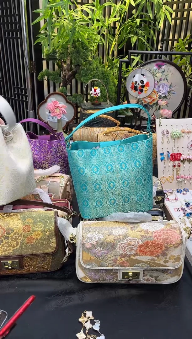 织绣꧁**꧂非遗苏绣饰品