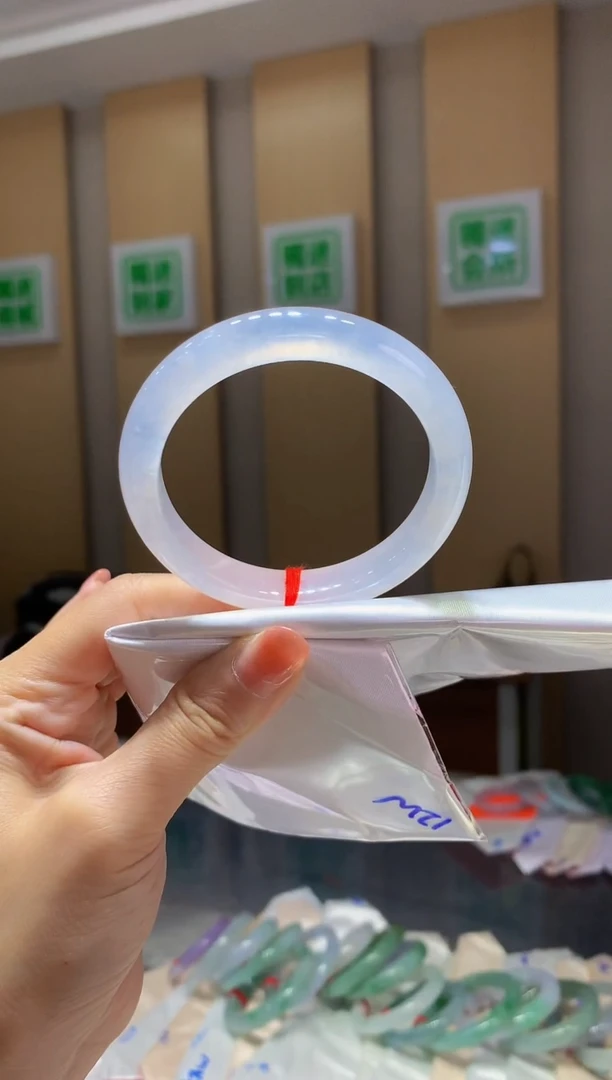 翡翠手镯未镶嵌-Q84 圈口54.7