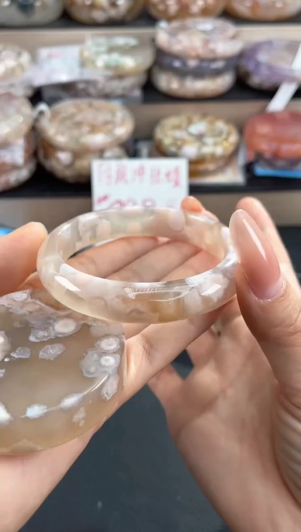 未镶嵌手镯石英质玉60