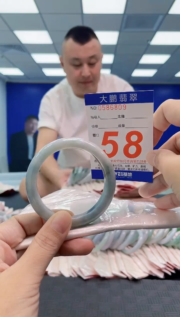 翡翠手镯未镶嵌AAAAAAAAAA