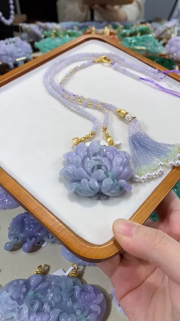 颈饰未镶嵌翡翠吊坠