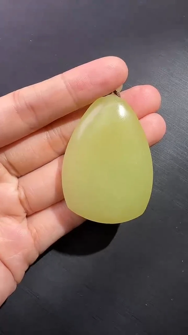 颈饰未镶嵌和田玉吊坠