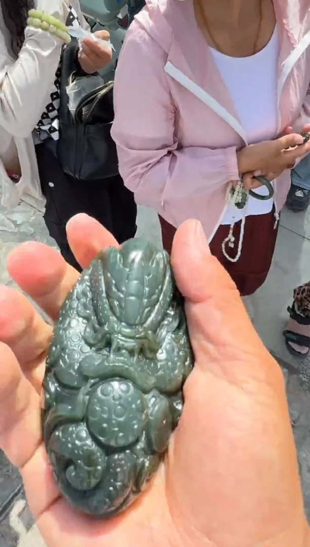 未镶嵌和田玉（糖玉）挂件和田玉