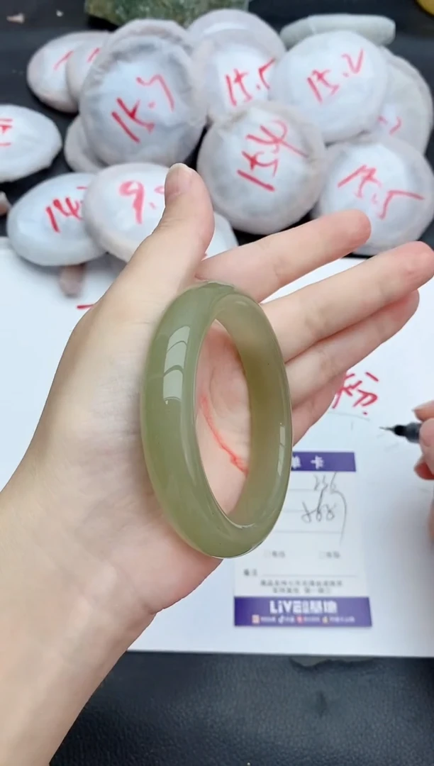 未镶嵌手镯石英质玉236+56/57