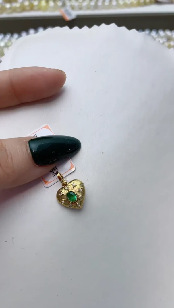 【闪购商品】祖母绿颈饰18K金镶嵌A82