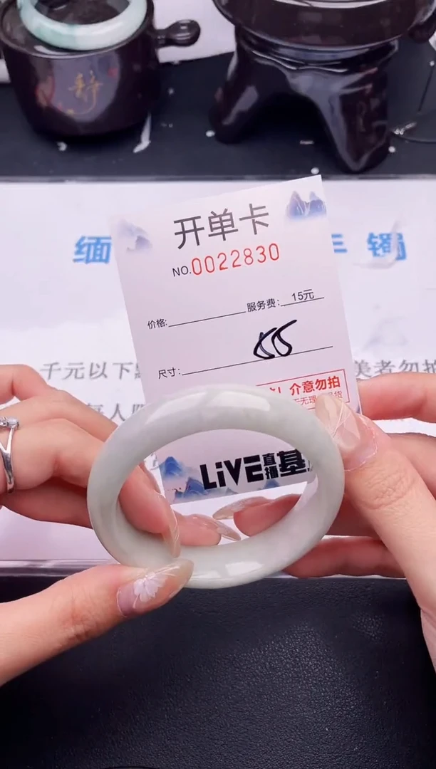 翡翠手镯未镶嵌拍哪个图片就是发哪个30