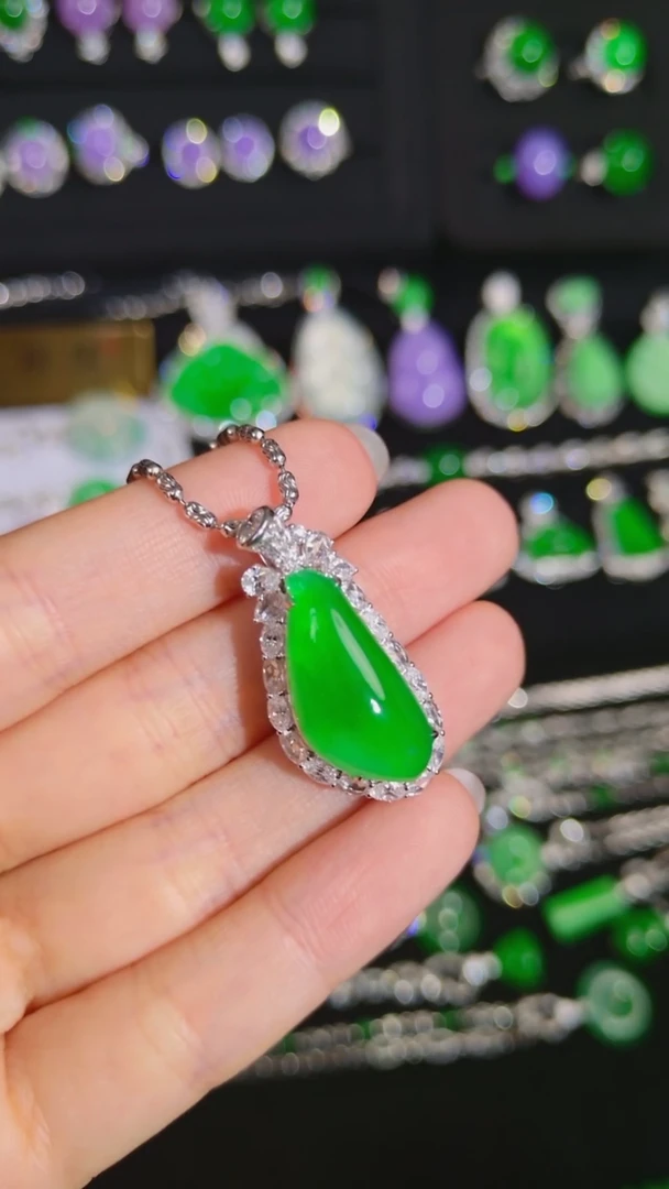 吊坠(不含链)18K金镶嵌翡翠福瓜