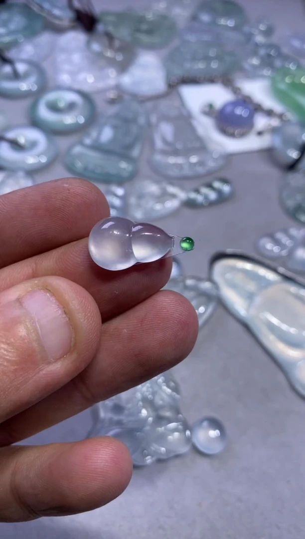 颈饰未镶嵌翡翠葫芦6800  17.0  11.3  5.8