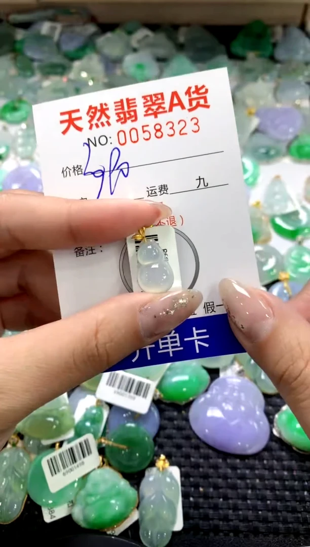 颈饰18K金镶嵌翡翠1111111111111111