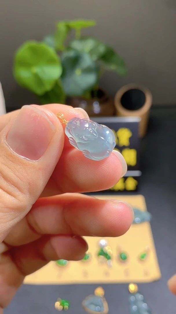颈饰18K金镶嵌翡翠翡翠A货