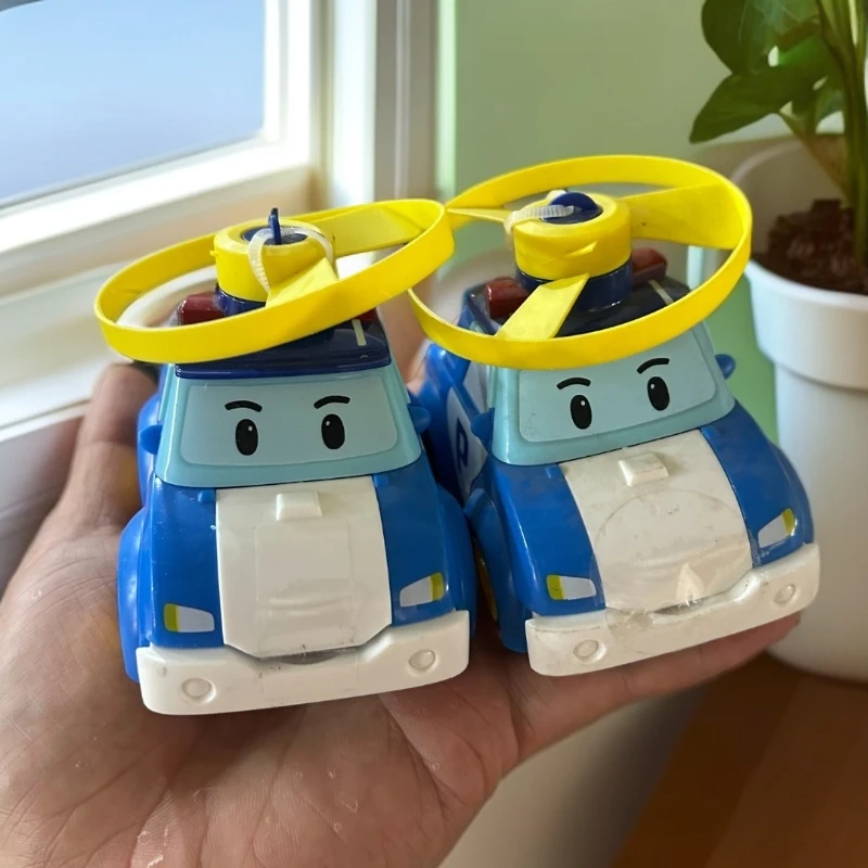 poli警车玩具发两个.飞碟不好