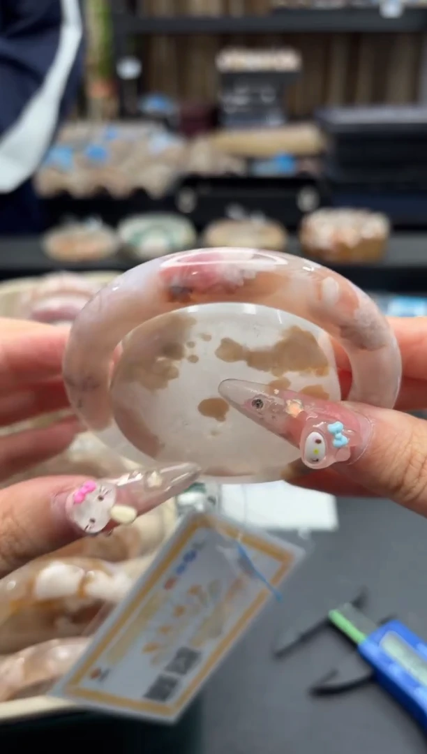 未镶嵌手镯石英质玉90(56圈赠送镯心)