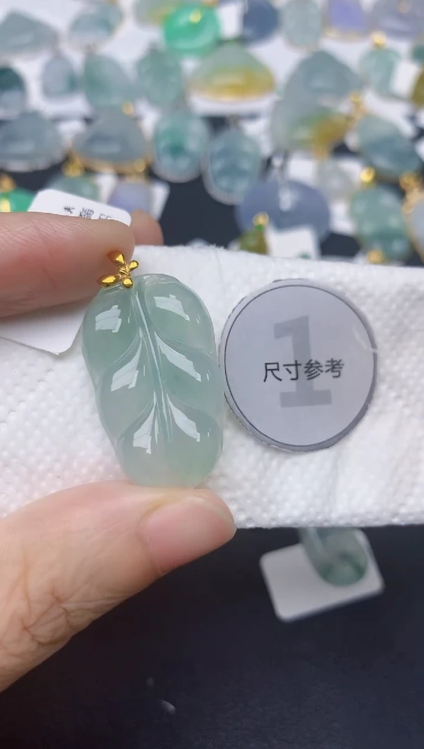 翡翠18K金镶嵌颈饰天然缅甸A货翡翠