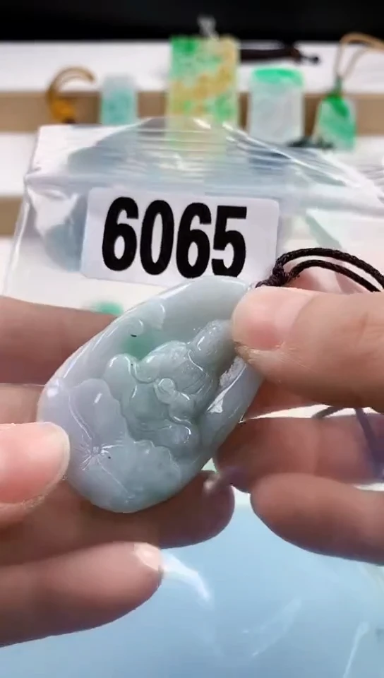 【闪购商品】翡翠挂件未镶嵌天然翡翠吊坠挂件