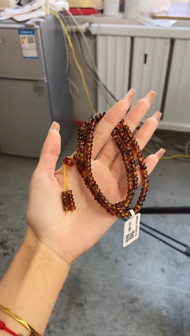 【闪购商品】琥珀裸石未镶嵌5+花蜡设计项链多样性发货