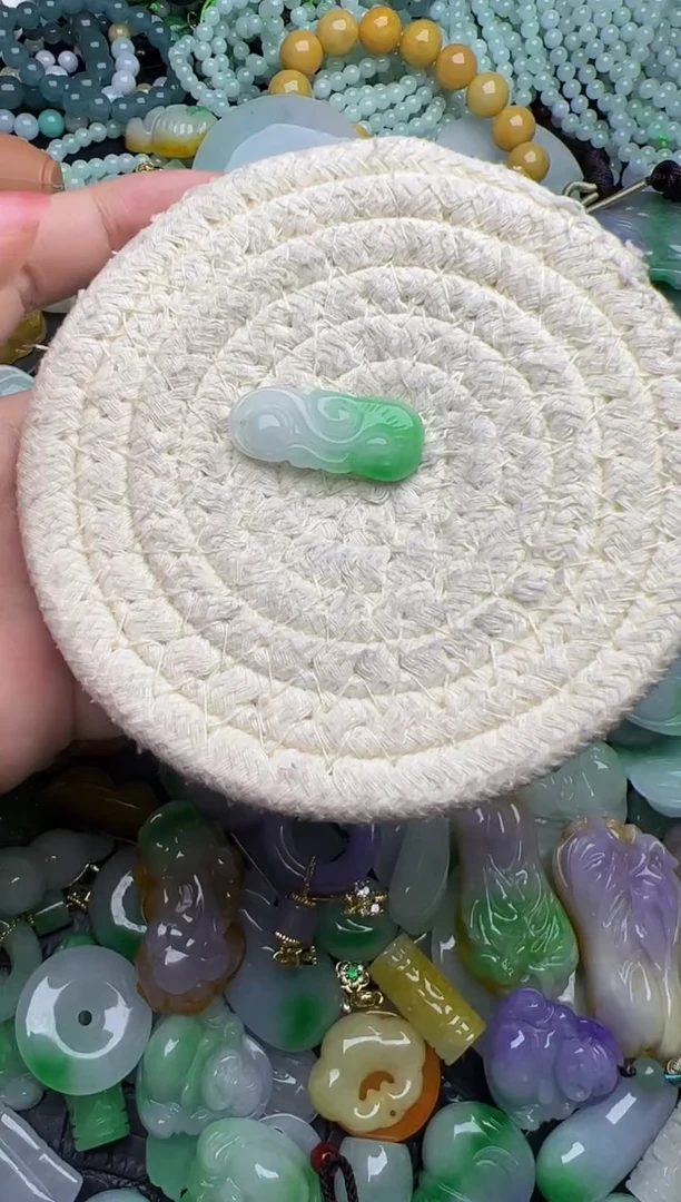 翡翠未镶嵌颈饰天然缅甸翡翠吊坠