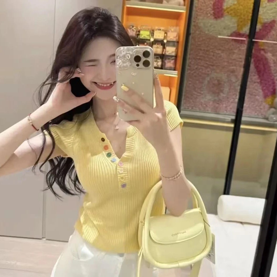 2025夏韩版V领针织衫女短袖时尚百搭显瘦上衣小众洋气内搭打底衫
