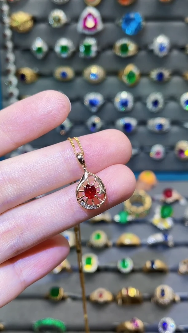 吊坠(不含链)18K金镶嵌红宝石0.35ct